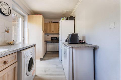 4 Pakes Way, Theydon Bois, Epping, CM16 7NA