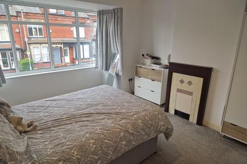 50 Headingley Mount, Leeds, LS6 3EW