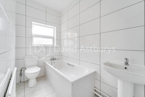 2 bedroom terraced house to rent, Moselle Avenue, Wood Green, London