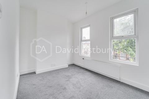 2 bedroom terraced house to rent, Moselle Avenue, Wood Green, London