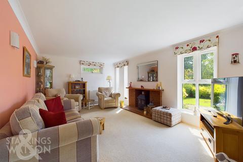 3 bedroom detached bungalow for sale, Snow Street, Roydon, Diss