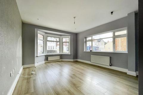 2 bedroom flat for sale, Manor Park Crescent, Edgware