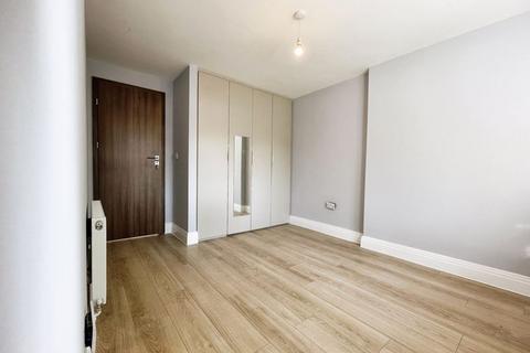 2 bedroom flat for sale, Manor Park Crescent, Edgware