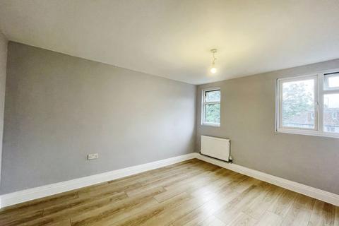 2 bedroom flat for sale, Manor Park Crescent, Edgware