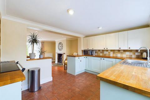 4 bedroom cottage for sale, The Green, Mareham Le Fen