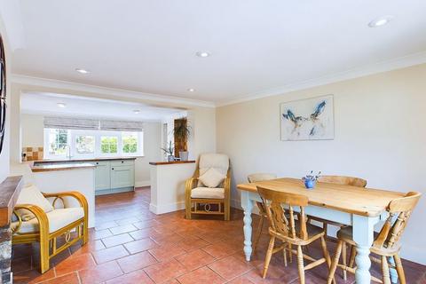 4 bedroom cottage for sale, The Green, Mareham Le Fen