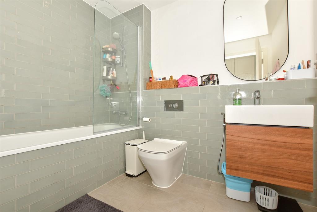 En-Suite Bathroom