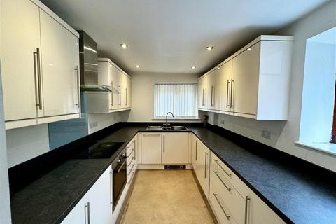 2 bedroom flat for sale, Grange Park, Skircoat Green, Halifax