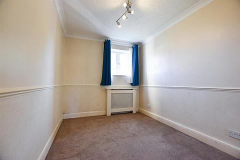 33 Semple Gardens, Chatham, ME4 6QD