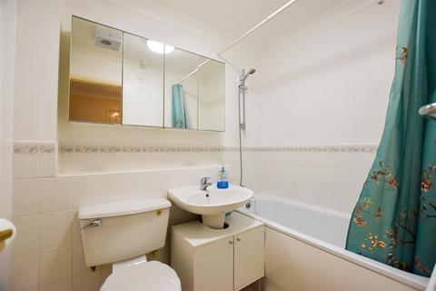 33 Semple Gardens, Chatham, ME4 6QD
