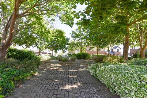 33 Semple Gardens, Chatham, ME4 6QD