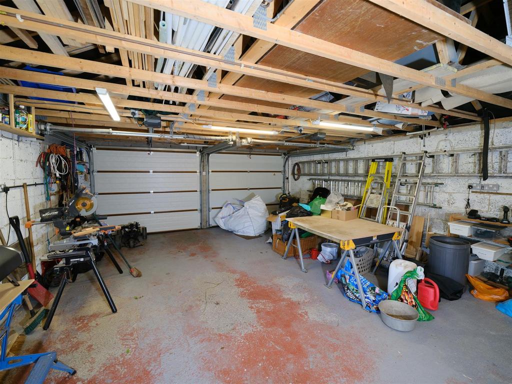 Garage/workshop