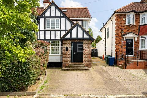 4 bedroom house for sale, Farm Road, Edgware