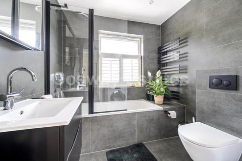 64 Farm Road, Edgware, HA8 9LT