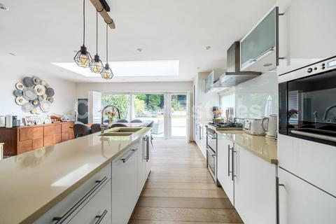 64 Farm Road, Edgware, HA8 9LT