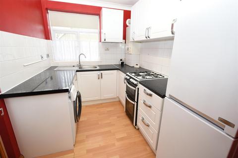 2 bedroom bungalow for sale, Marine Avenue, Canvey Island SS8