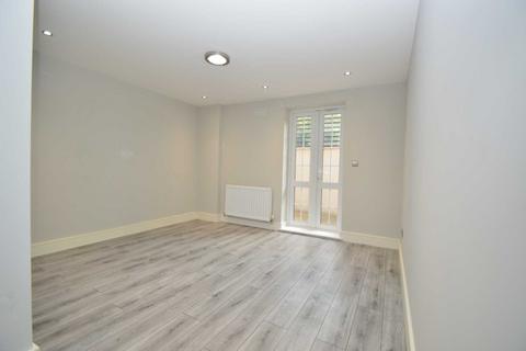 2 bedroom apartment to rent, KENLEY