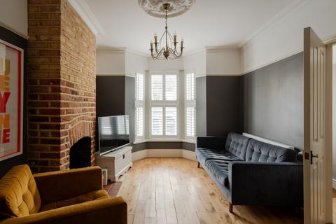 4 bedroom terraced house for sale, Cary Road, London E11