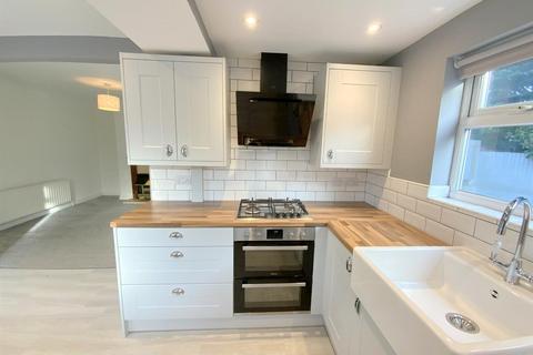 1b Charles Avenue, Grimsby, DN33 2DA