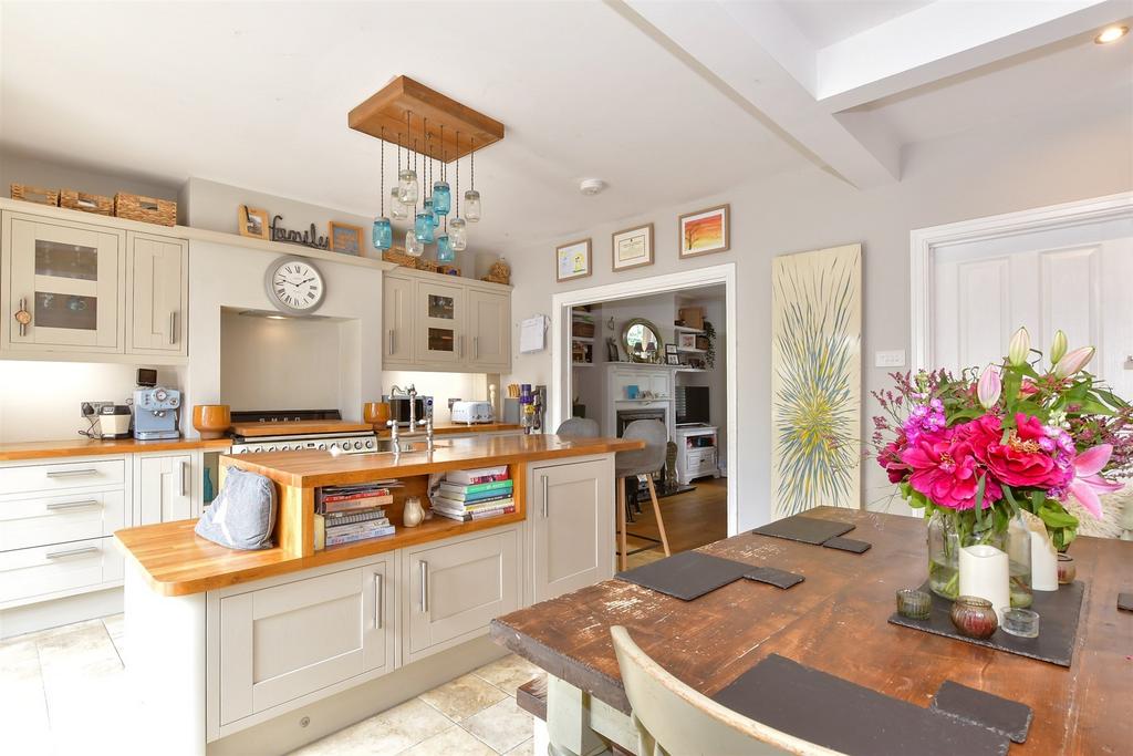 Kitchen/ Dining Area