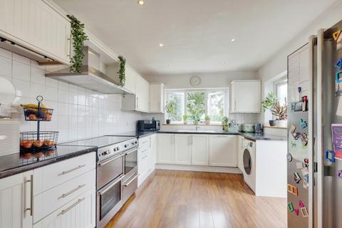 57 Cavendish Gardens, Westcliff-on-sea, SS0 9XP