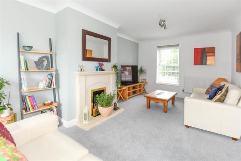 11 Lacock Gardens, Hilperton, Trowbridge, BA14 7TF
