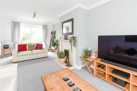 11 Lacock Gardens, Hilperton, Trowbridge, BA14 7TF