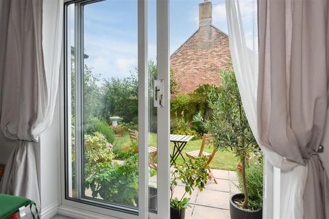 11 Lacock Gardens, Hilperton, Trowbridge, BA14 7TF