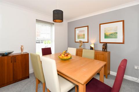 11 Lacock Gardens, Hilperton, Trowbridge, BA14 7TF