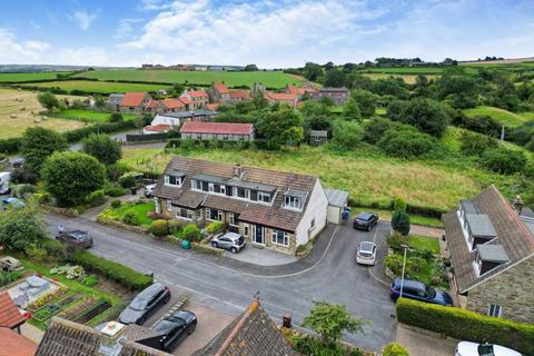 4 bedroom semi-detached house for sale, 2 Linden Lane, Newholm