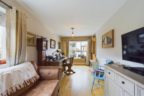 4 bedroom semi-detached house for sale, 2 Linden Lane, Newholm