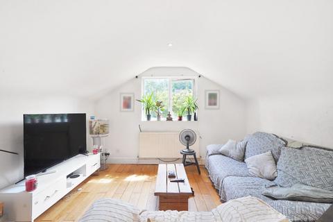 2 bedroom flat for sale, Croydon Road, Caterham, CR3