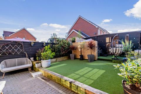 3 bedroom end of terrace house for sale, Mitchell Avenue, Hawkinge, Folkestone, CT18