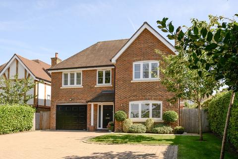 13 Farm Close, Fetcham, Leatherhead, KT22 9BJ