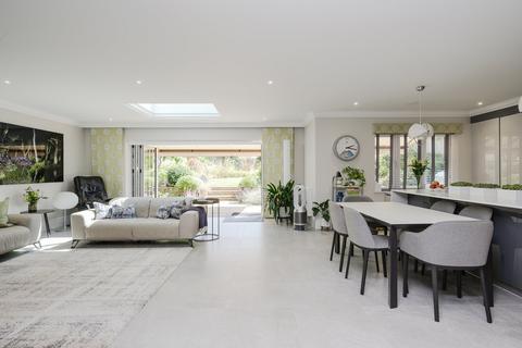 13 Farm Close, Fetcham, Leatherhead, KT22 9BJ