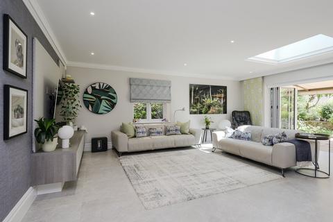 13 Farm Close, Fetcham, Leatherhead, KT22 9BJ