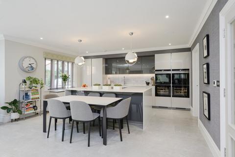 13 Farm Close, Fetcham, Leatherhead, KT22 9BJ