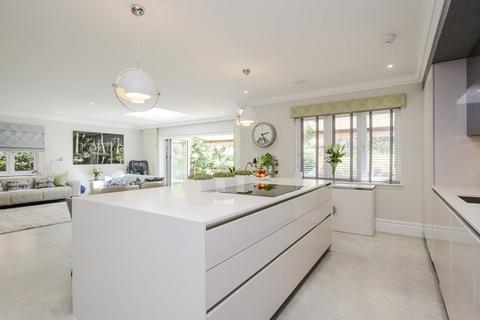 13 Farm Close, Fetcham, Leatherhead, KT22 9BJ