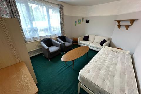 2 bedroom apartment to rent, St. Margarets Lodge, Castle Close - W3