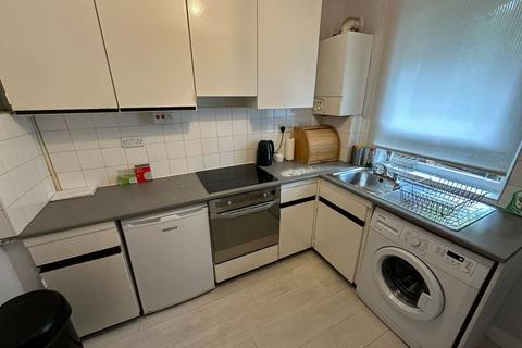 2 bedroom apartment to rent, St. Margarets Lodge, Castle Close - W3