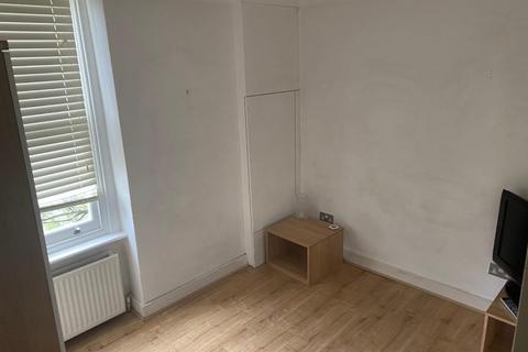 2 bedroom flat to rent, Parliament Hill, London NW3