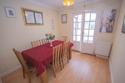 24 Beatty Drive, Rugby, CV22 7ET