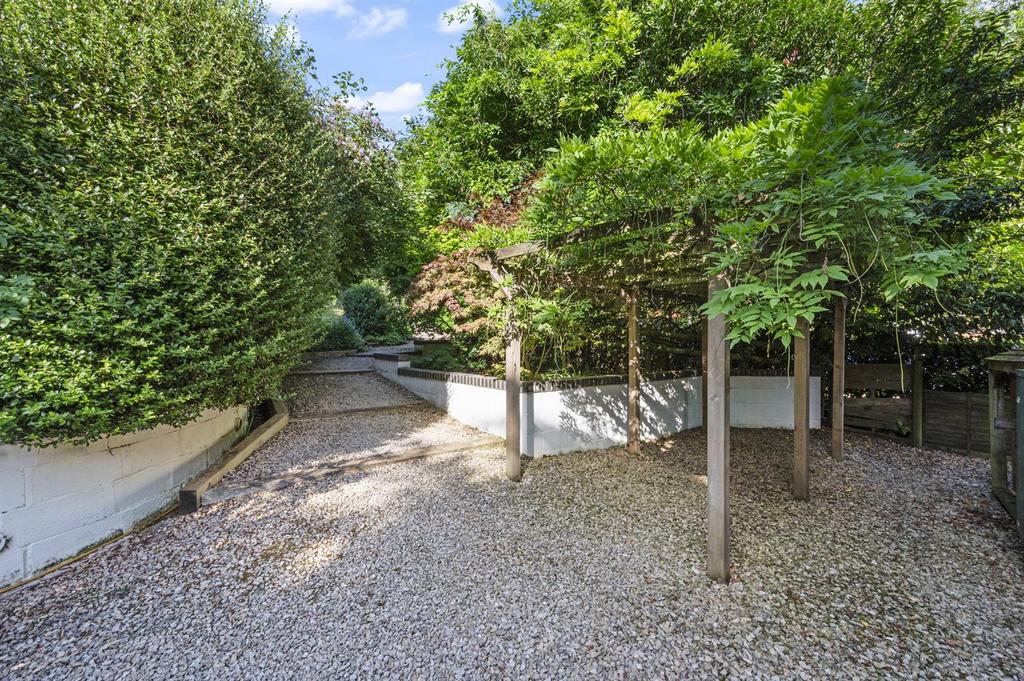 Pergola and path to garden.jpg