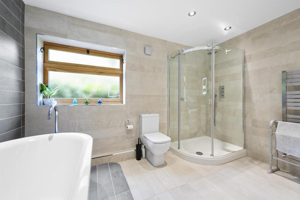 Ground floor bathroom - shower.jpg