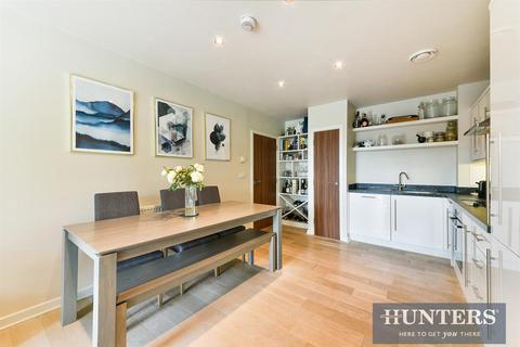 2 bedroom flat for sale, Ealing Road , Brentford, TW8