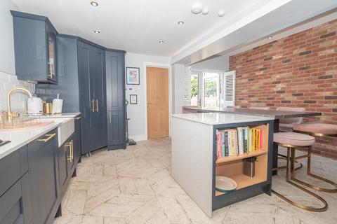 4 bedroom terraced house for sale, Crescent Road, Ramsgate, CT11