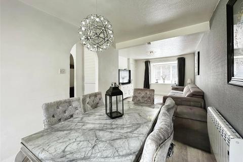 101 Langtons Meadow, Farnham Common, Slough, SL2 3NS