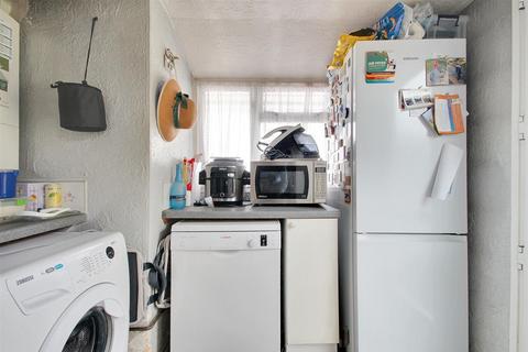 11 Derek Road, Lancing, BN15 0NU