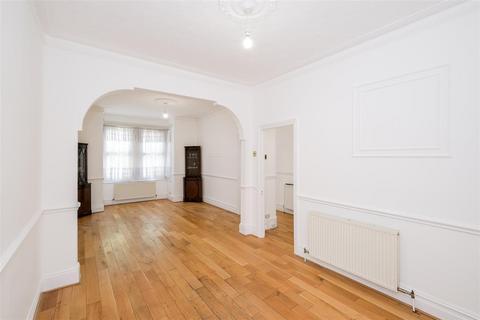 3 bedroom house for sale, Chestnut Avenue South, London