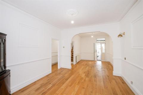 3 bedroom house for sale, Chestnut Avenue South, London